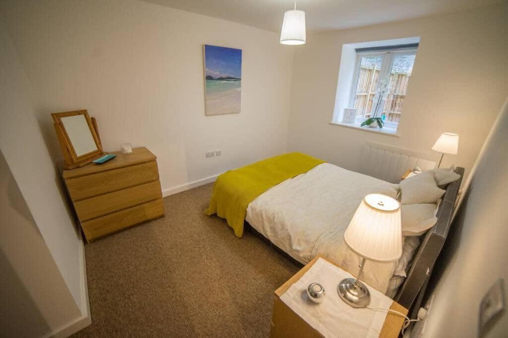Champion Court Two Bedroom Flat Бристол Екстериор снимка
