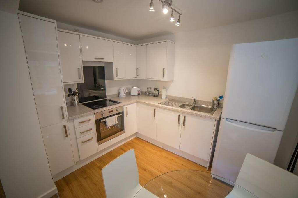 Champion Court Two Bedroom Flat Бристол Екстериор снимка