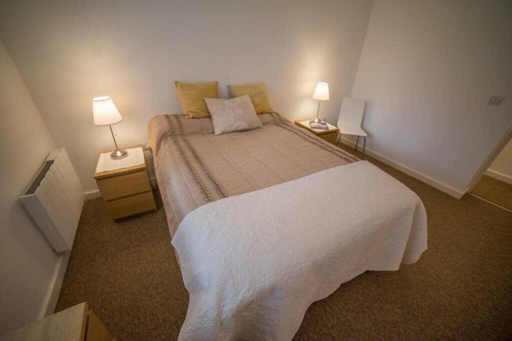 Champion Court Two Bedroom Flat Бристол Екстериор снимка